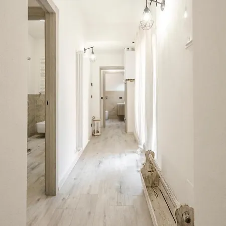 アパート Indipendenza House
