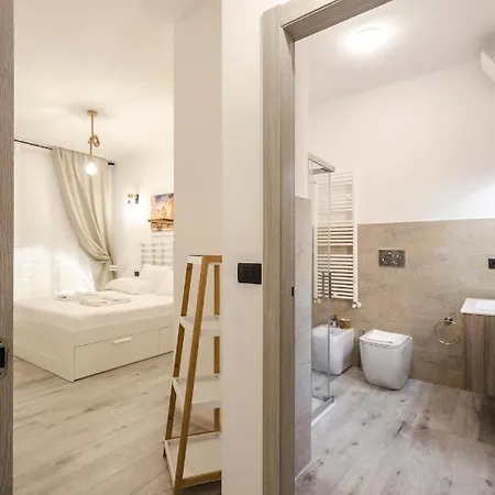 Indipendenza House *